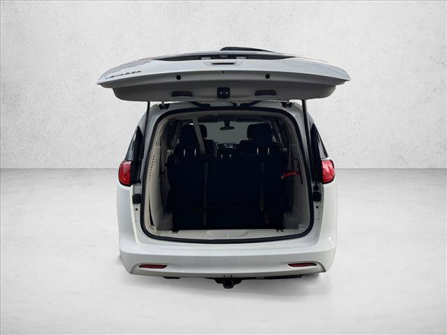 Used 2022 Chrysler Voyager LX FWD image 7