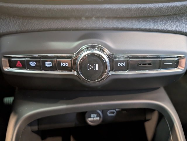 New 2025 Volvo XC40 B5 Ultra w/ Climate Package image 20