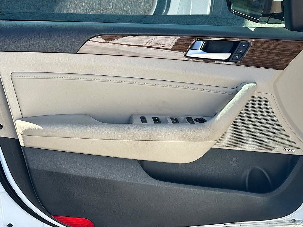 Used 2015 Hyundai Sonata Limited w/ Option Group 05 image 16