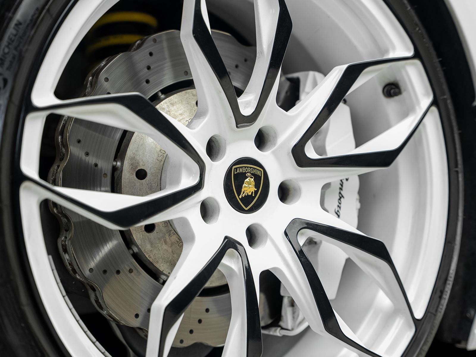 Used 2019 Lamborghini Huracan LP 580-2 image 6