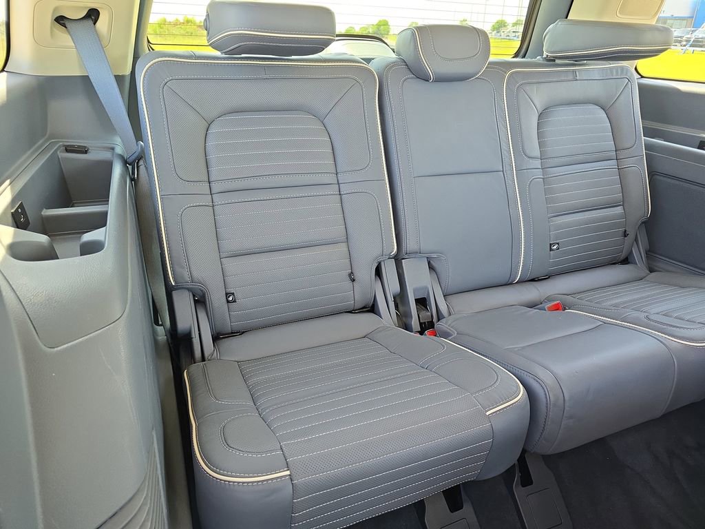 Used 2021 Lincoln Navigator Black Label w/ Cargo Convenience Package AWD/4WD image 12