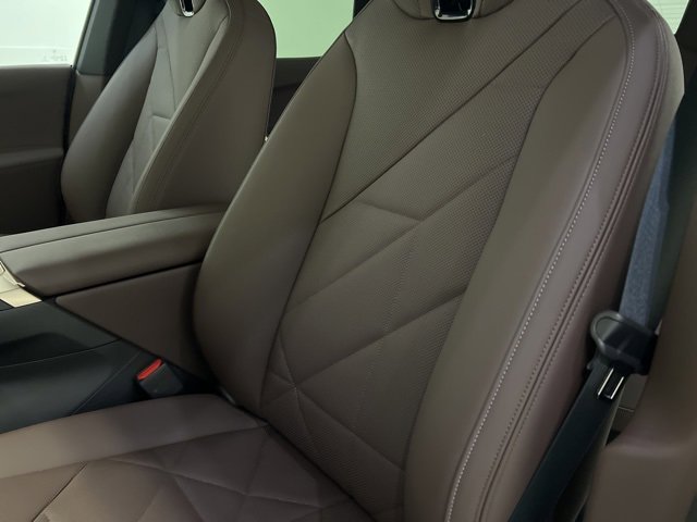 Used 2025 BMW iX xDrive50 image 27