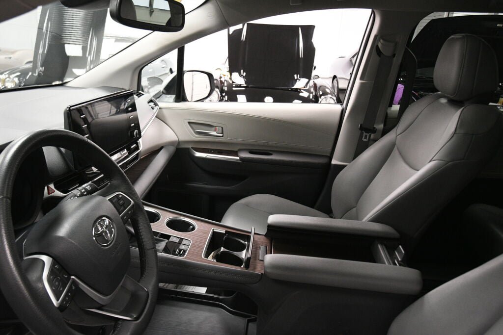 Certified 2024 Toyota Sienna XLE FWD image 20