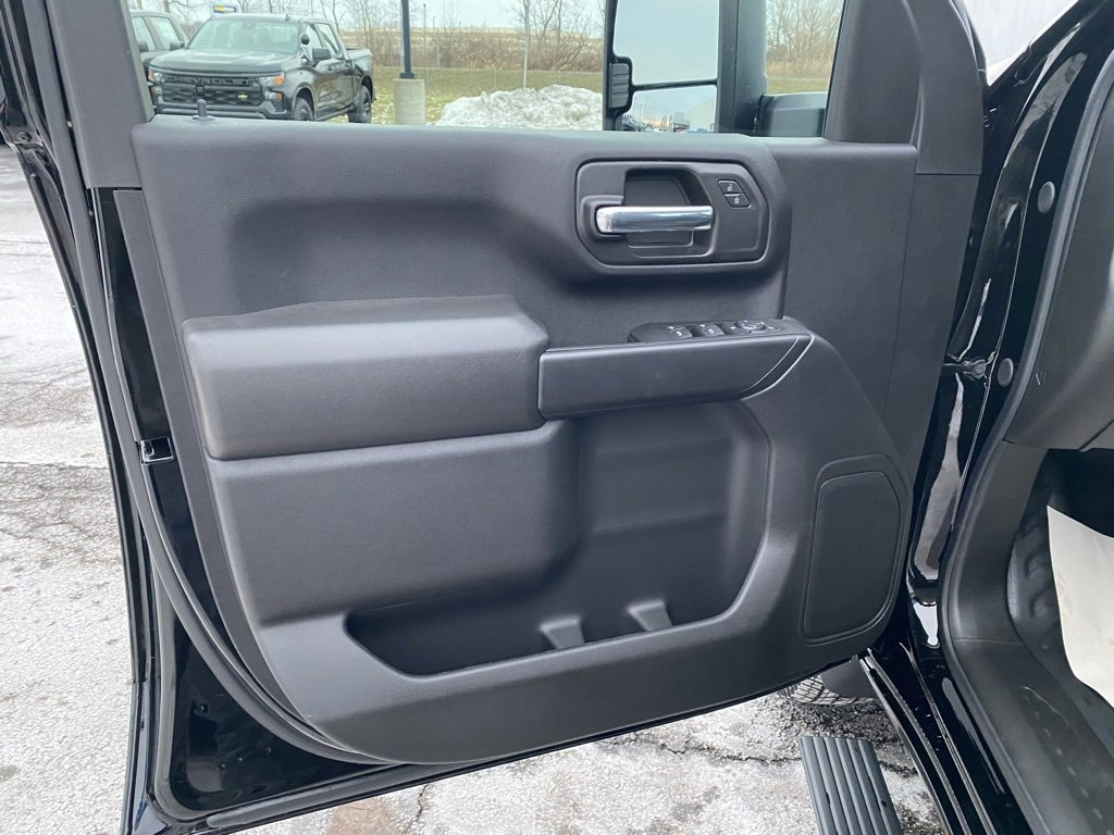 New 2025 Chevrolet Silverado 3500 W/T image 9