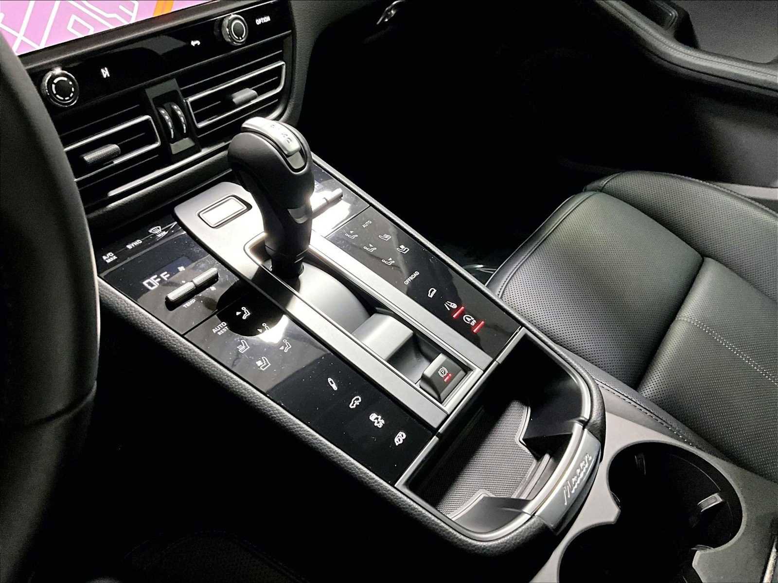 Used 2025 Porsche Macan GTS image 19