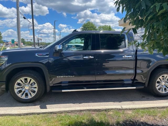 Used 2024 GMC Sierra 1500 Denali w/ Technology Package AWD/4WD image 3