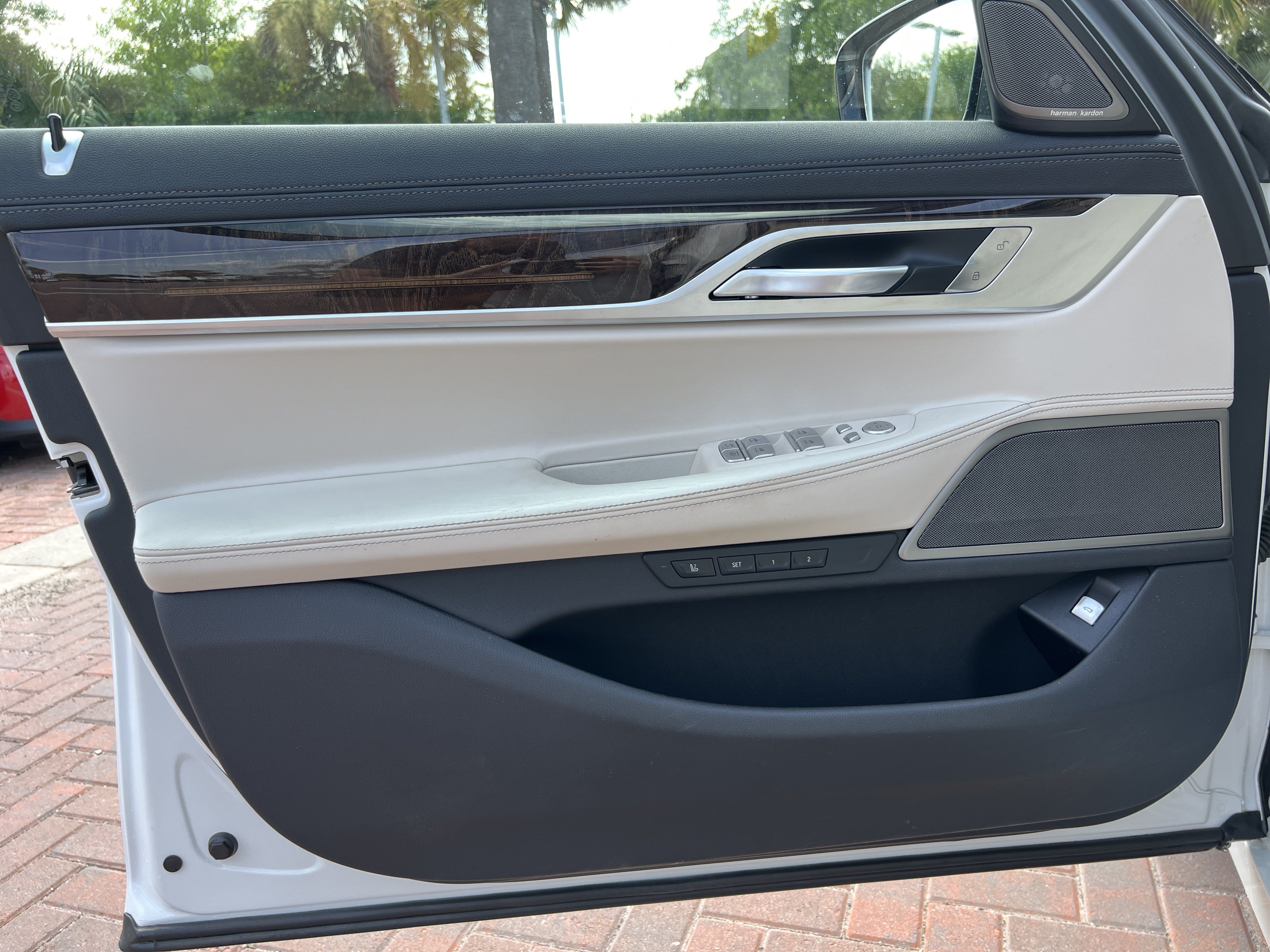 Used 2020 BMW 740i w/ Premium Package RWD image 14