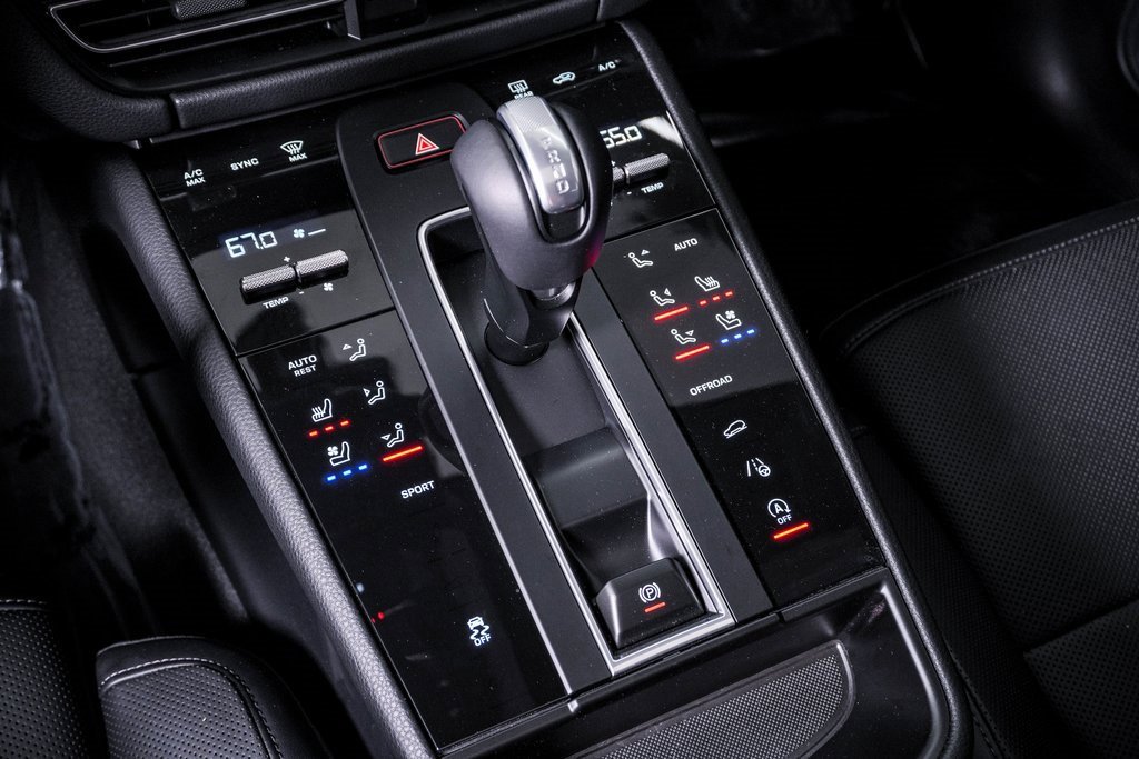 Certified 2025 Porsche Macan image 24