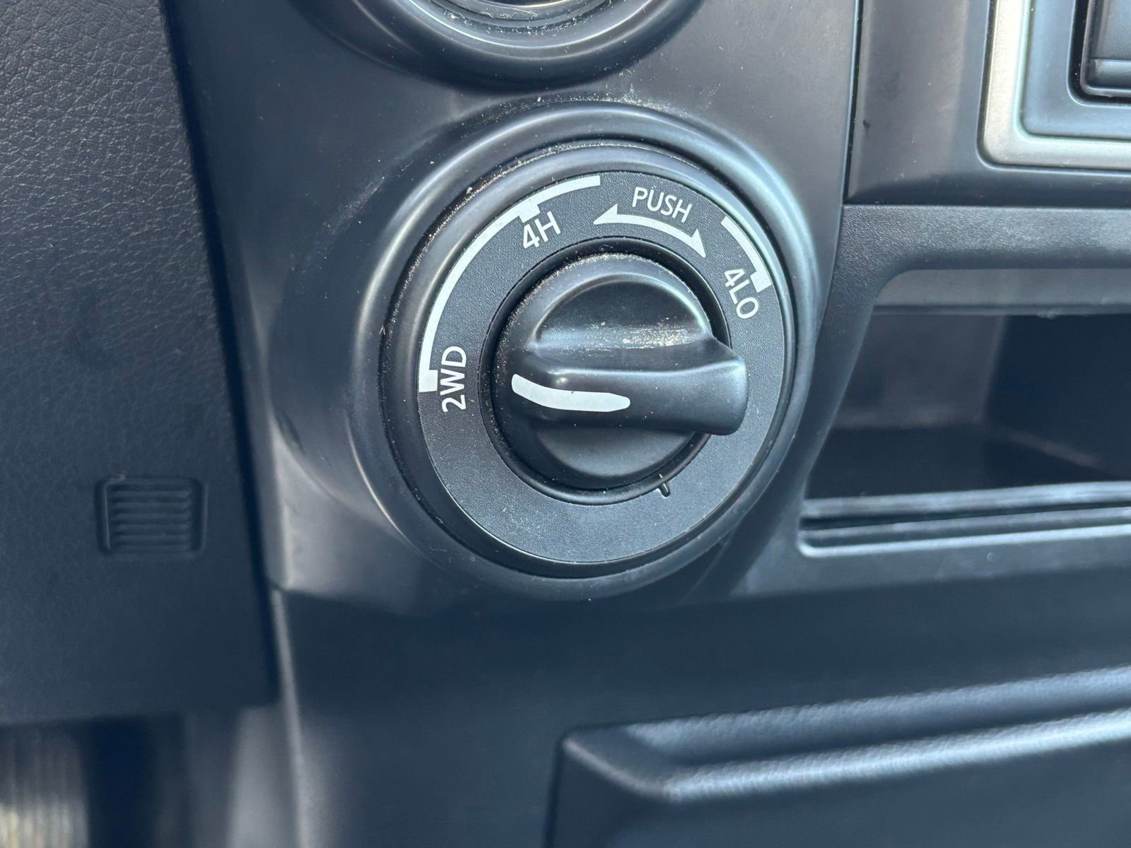 Used 2019 Nissan Titan S AWD/4WD image 23
