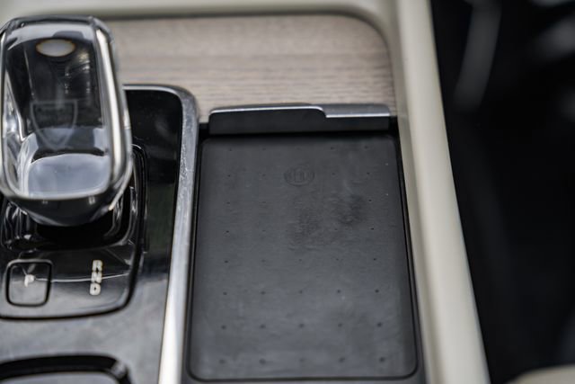 Used 2022 Volvo XC60 T8 Inscription w/ Advanced Package image 24