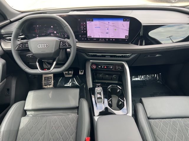 Used 2025 Audi SQ5 Premium Plus w/ Premium Plus Package image 11