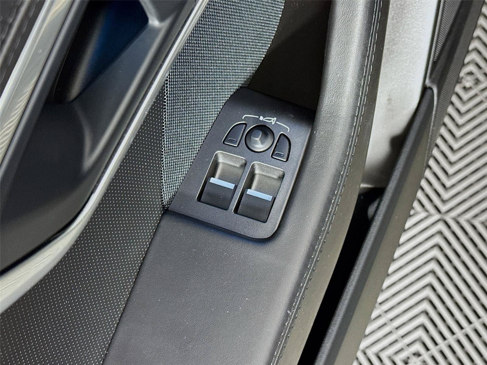 Used 2022 Jaguar F-TYPE Coupe RWD image 19