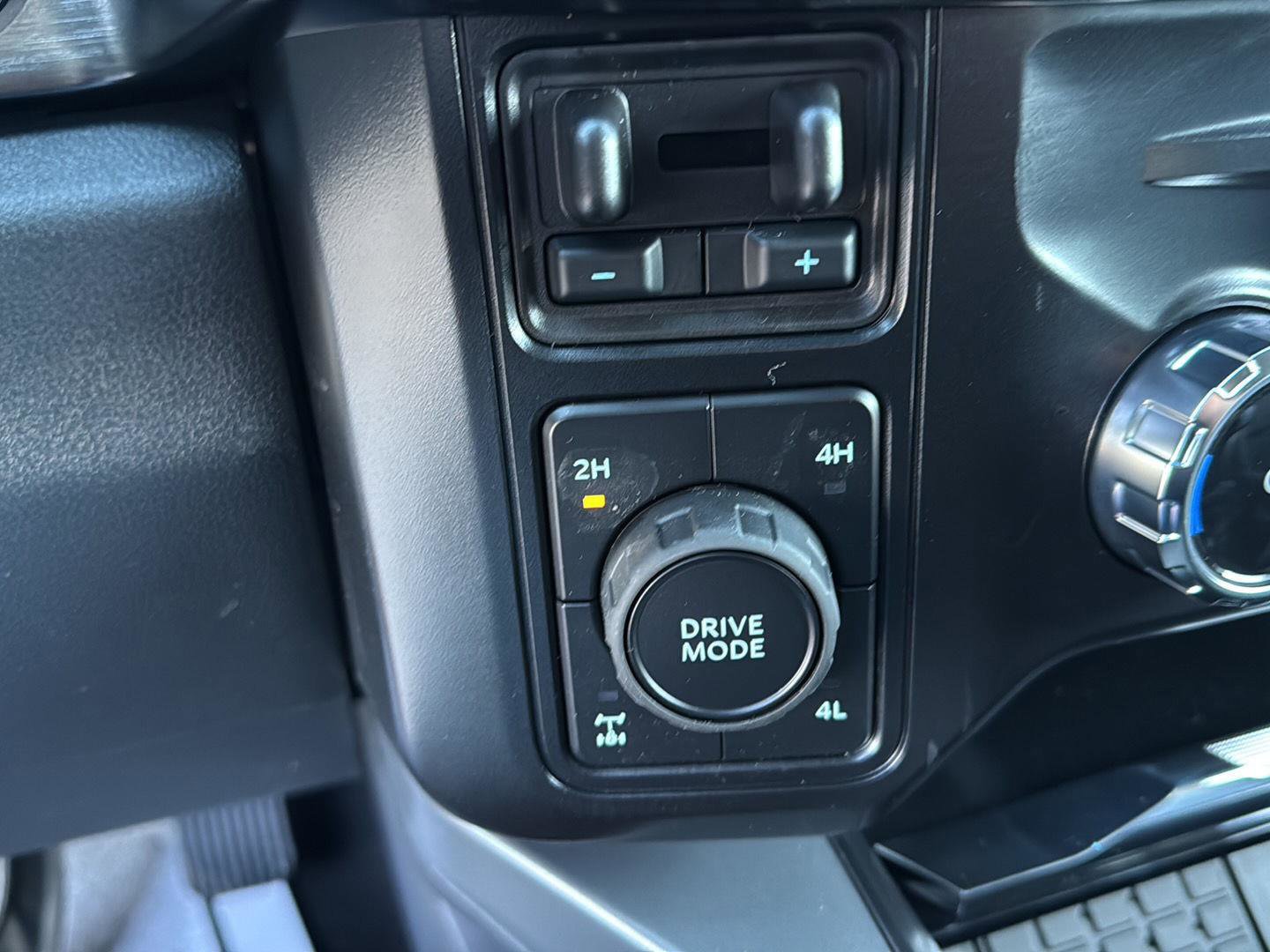 New 2026 Ford F250 Lariat w/ Chrome Package image 34