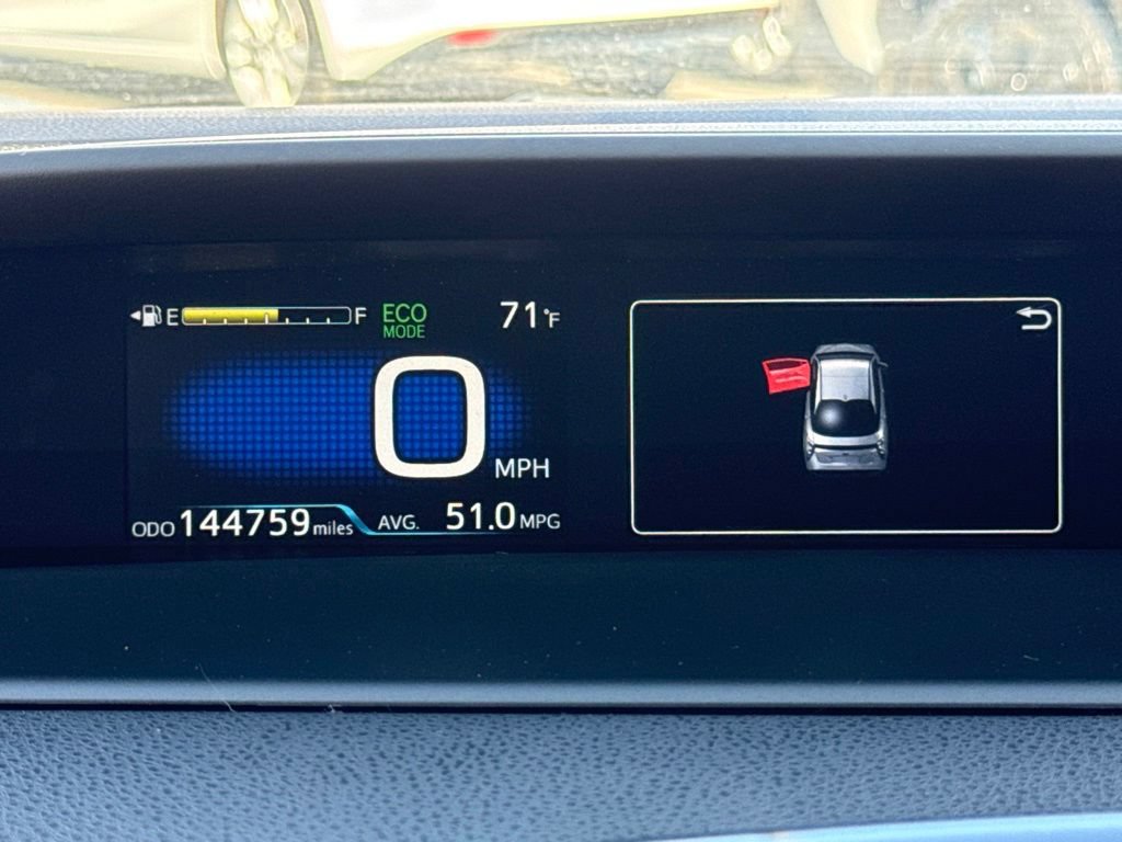 Used 2016 Toyota Prius Two w/ Preferred Accessory Package FWD image 28