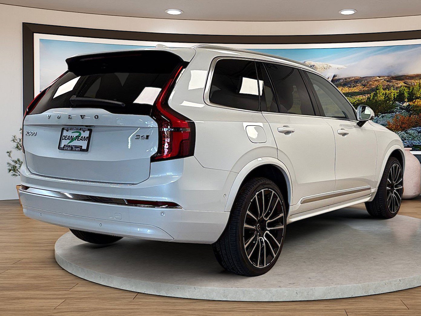New 2026 Volvo XC90 B6 Plus w/ Protection Package Premier AWD/4WD image 4