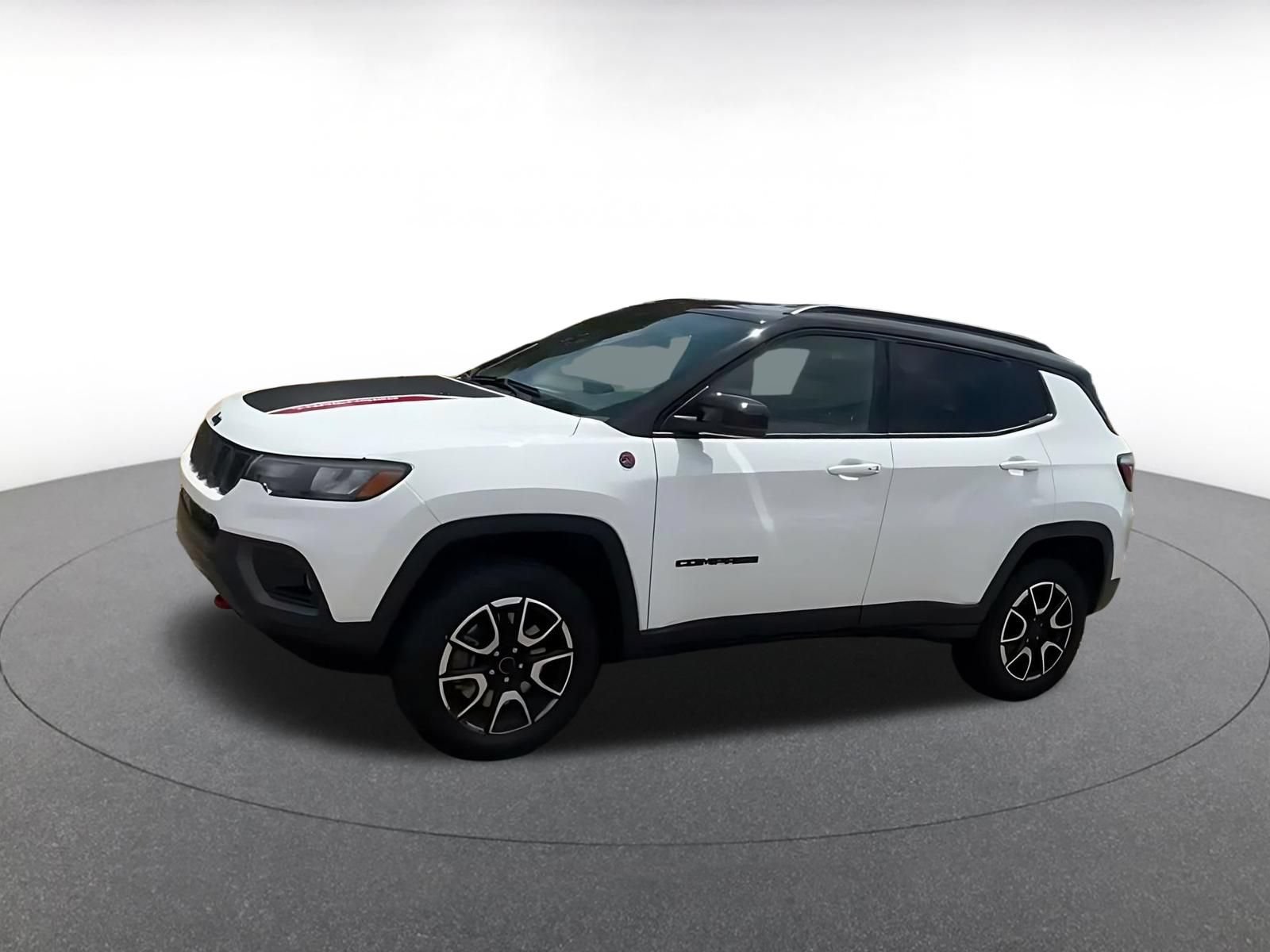 Used 2025 Jeep Compass Trailhawk AWD/4WD image 7