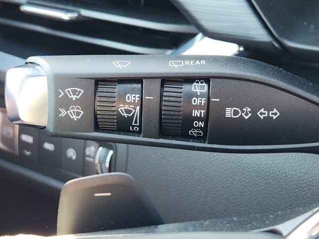 Used 2025 GMC Acadia Elevation image 40