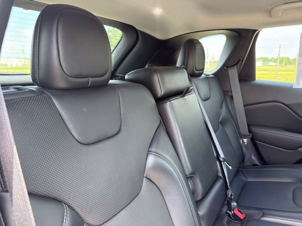 Used 2021 Jeep Cherokee Latitude Lux FWD image 35