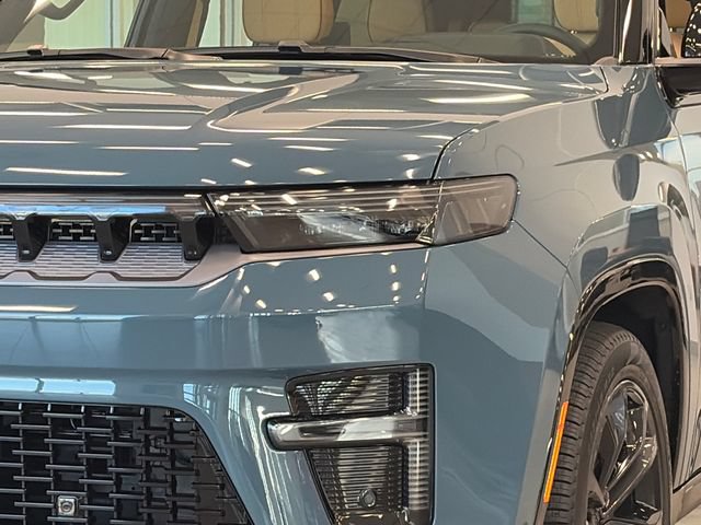 New 2026 Jeep Grand Wagoneer Summit AWD/4WD image 4