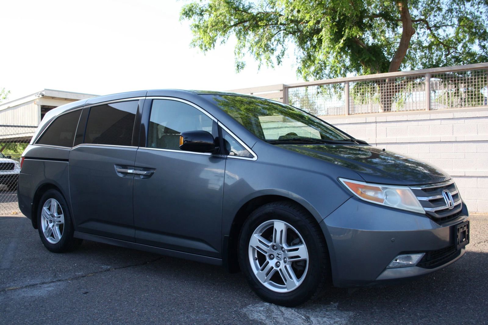 Used 2012 Honda Odyssey Touring Elite image 2
