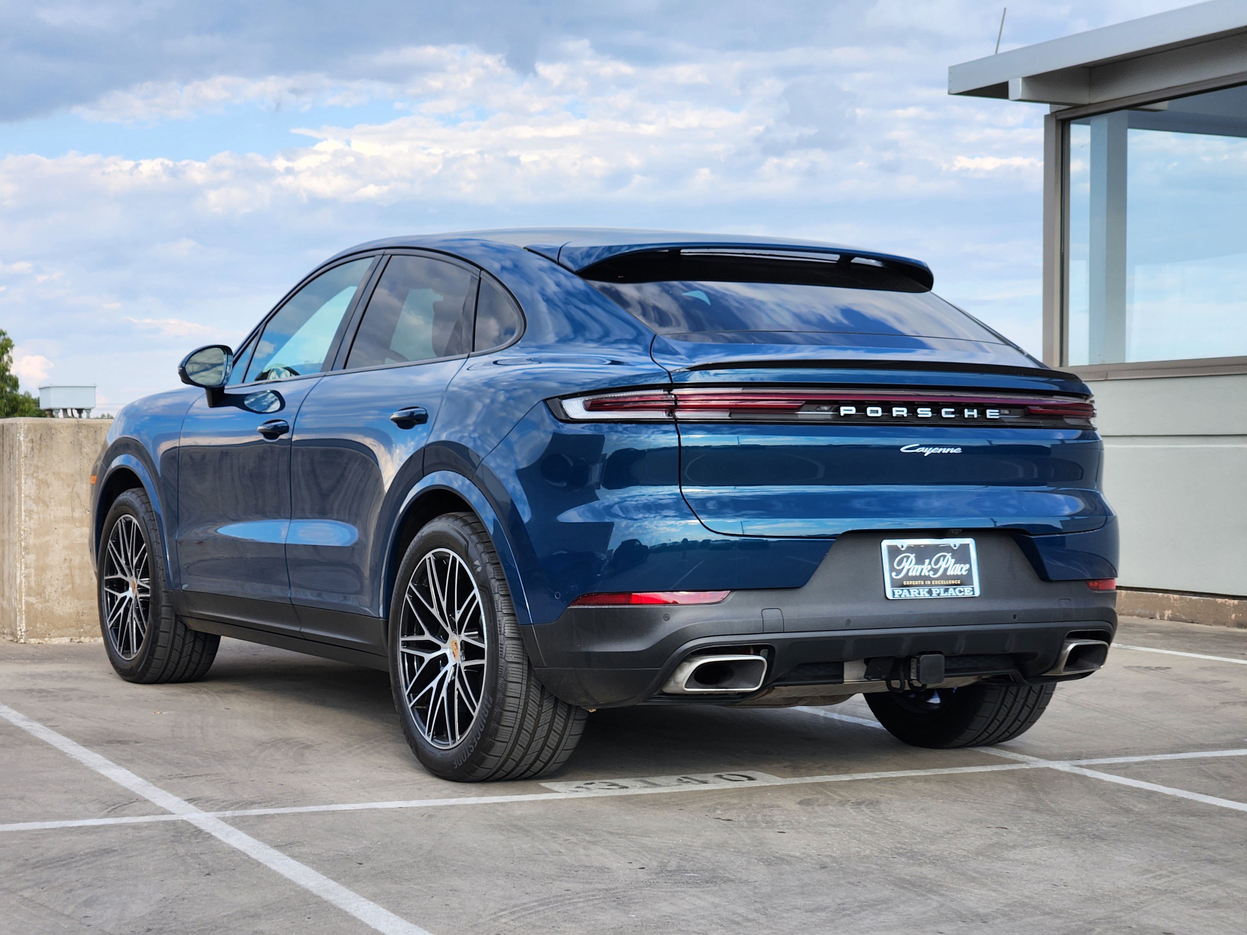 Certified 2025 Porsche Cayenne Coupe image 3