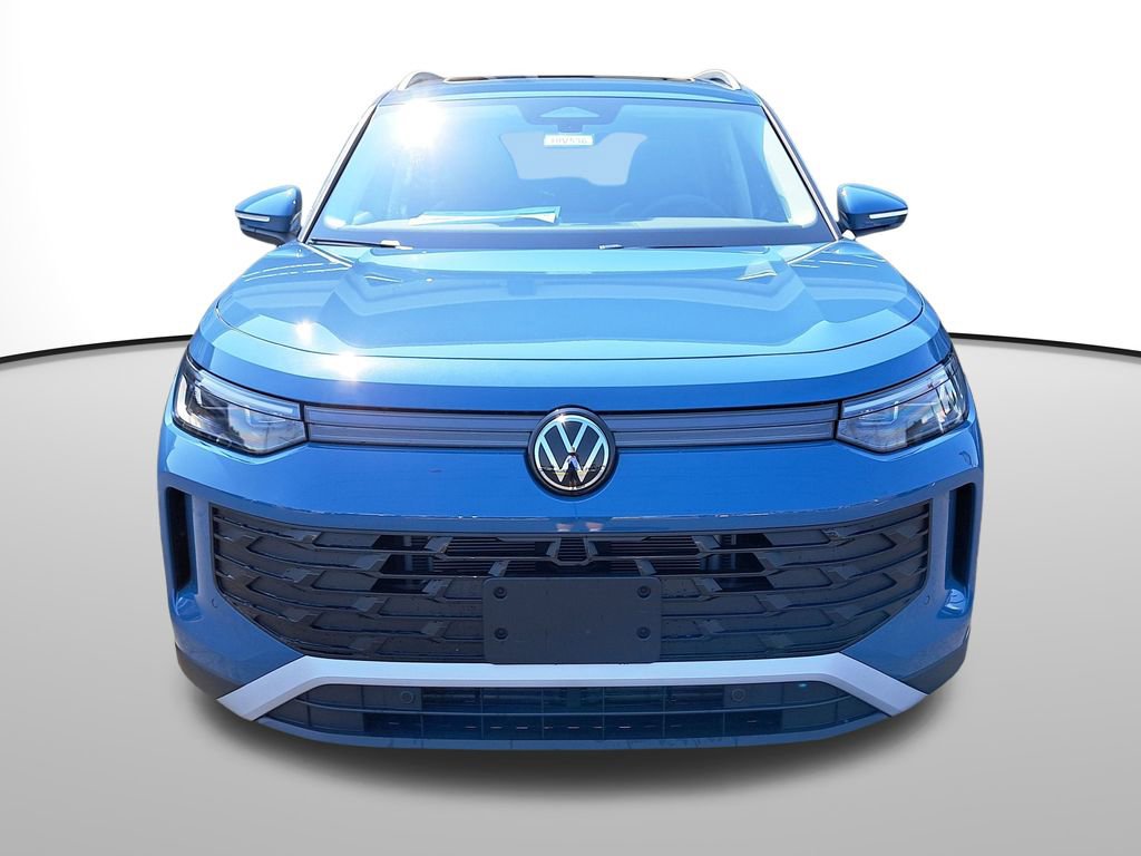 New 2025 Volkswagen Tiguan SE image 2