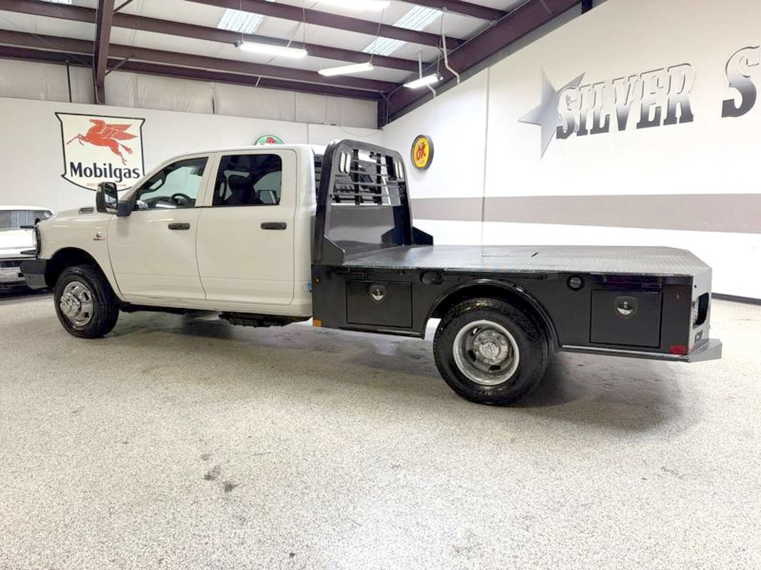 Used 2024 RAM 3500 Tradesman w/ Chrome Appearance Group AWD/4WD image 4