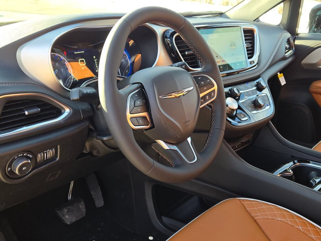 New 2026 Chrysler Pacifica Pinnacle AWD/4WD image 22