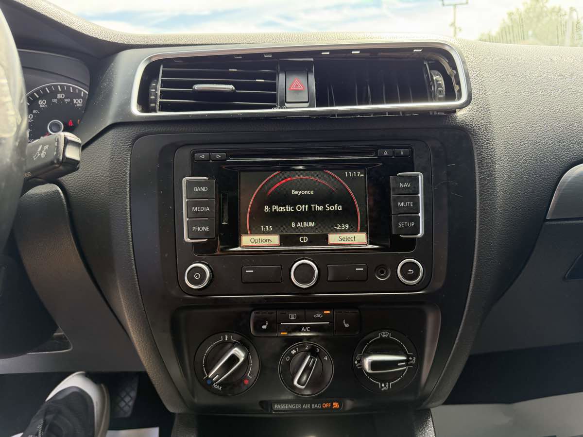 Used 2014 Volkswagen Jetta TDI image 17