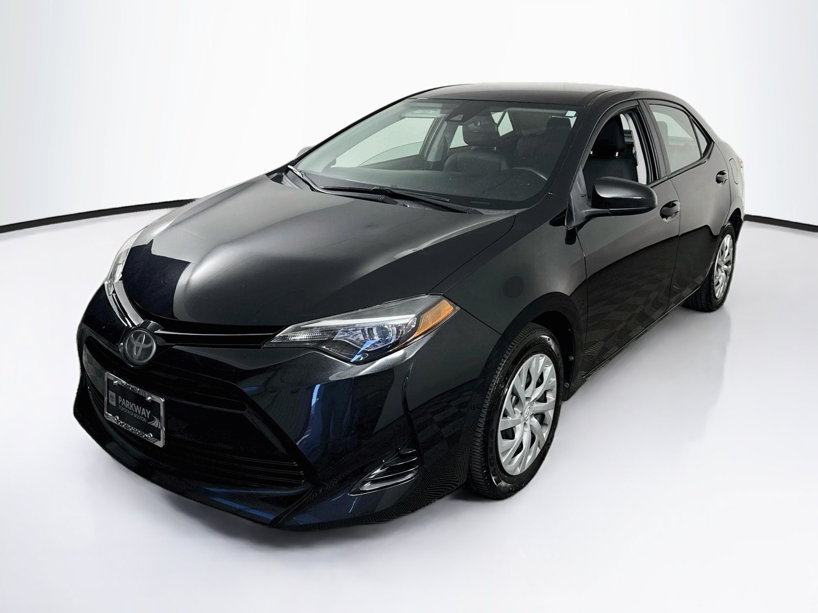 Used 2018 Toyota Corolla LE FWD image 3