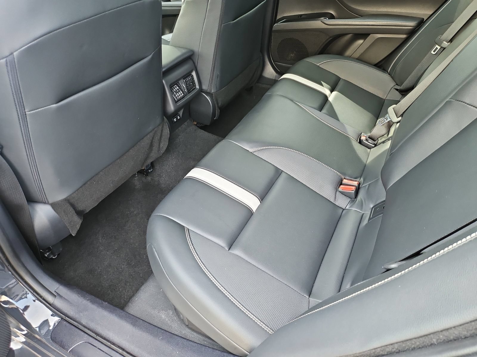Used 2025 Toyota Camry SE FWD image 33