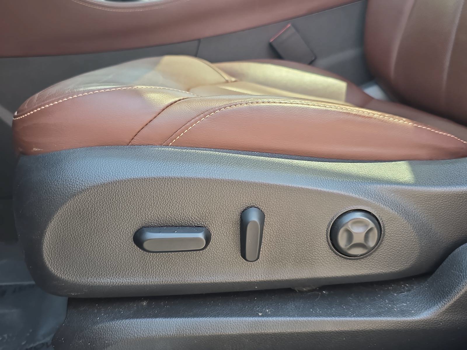 Used 2017 Buick Envision Essence w/ LPO, Cargo Package FWD image 28