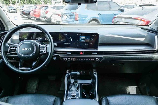 Certified 2025 Kia Sorento S w/ Panoramic Sunroof Package image 13