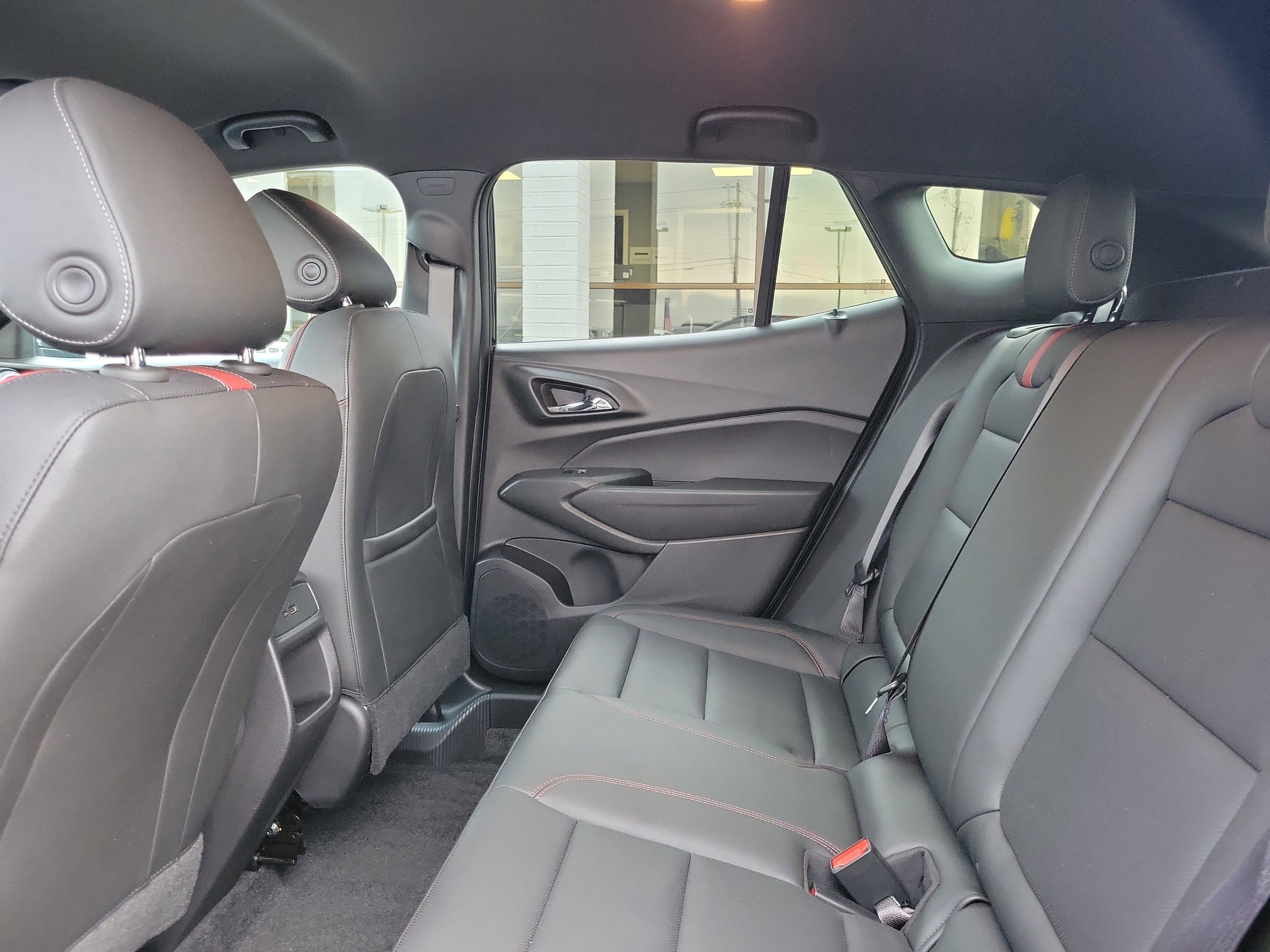 Used 2025 Chevrolet Trax RS FWD image 11