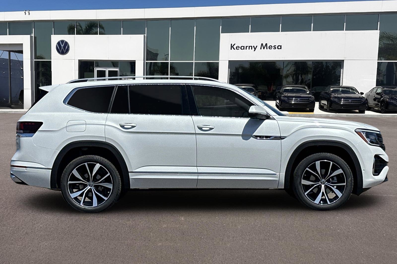 New 2026 Volkswagen Atlas SEL Premium R-Line image 3