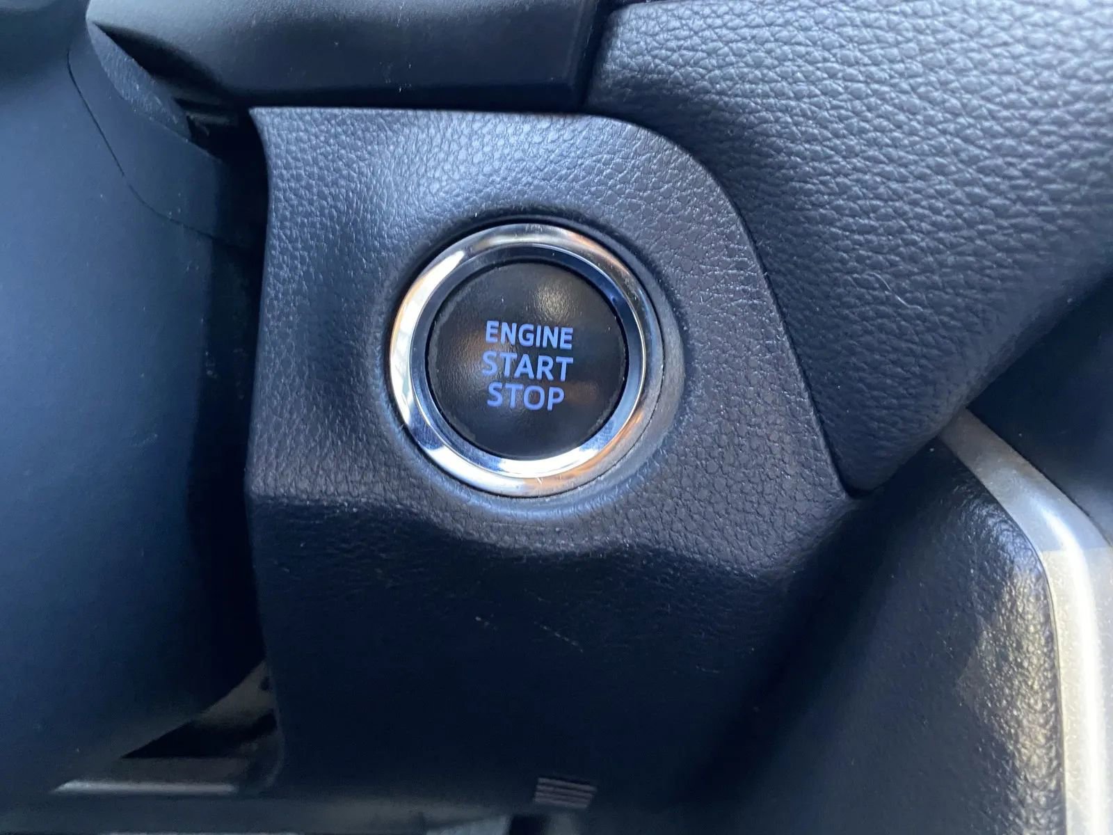 Used 2020 Toyota RAV4 XLE Premium image 14