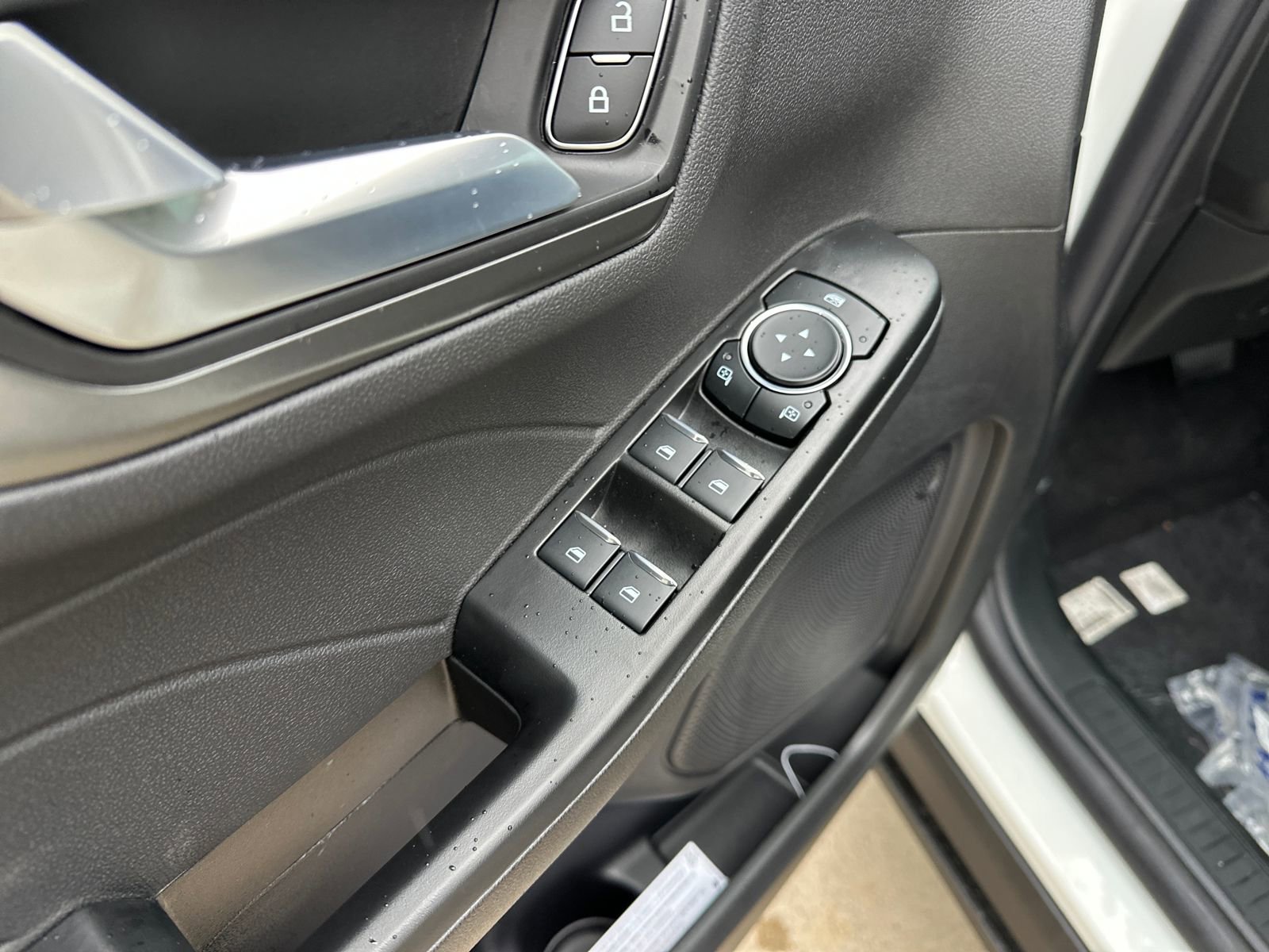 New 2026 Ford Escape SE FWD image 11