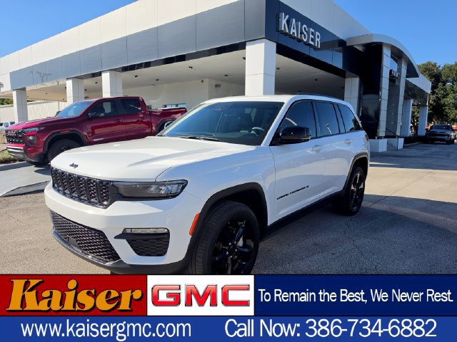 Used 2024 Jeep Grand Cherokee Limited w/ Black Appearance Package AWD/4WD image 1
