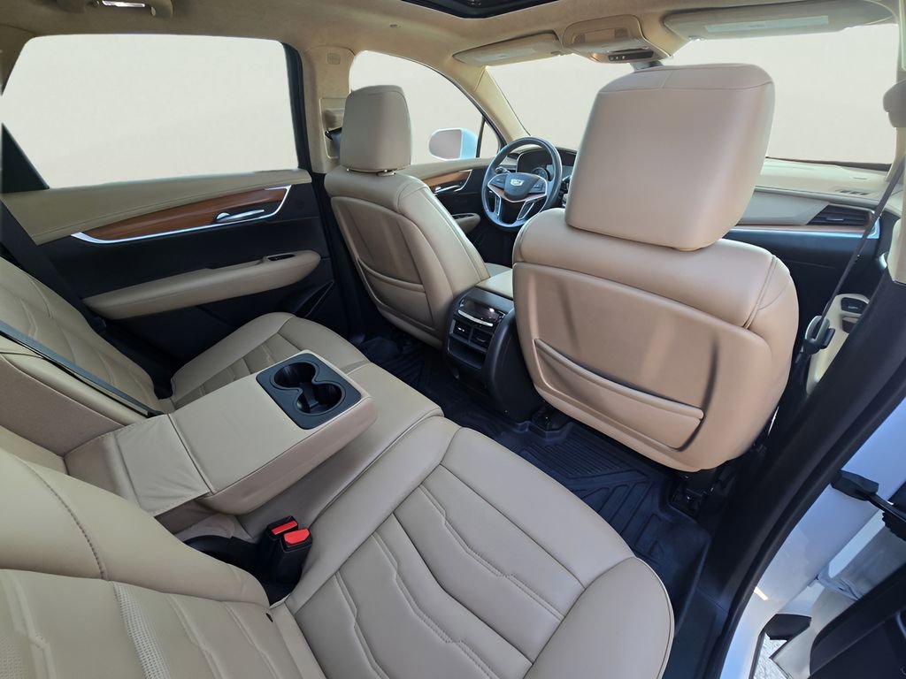 Used 2017 Cadillac XT5 Platinum w/ Driver Assist Package image 18