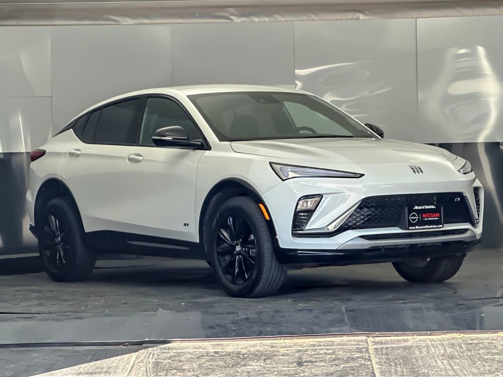 Used 2025 Buick Envista Sport Touring FWD image 1