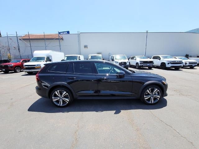 Used 2025 Volvo V60 B5 Cross Country Plus AWD/4WD image 9