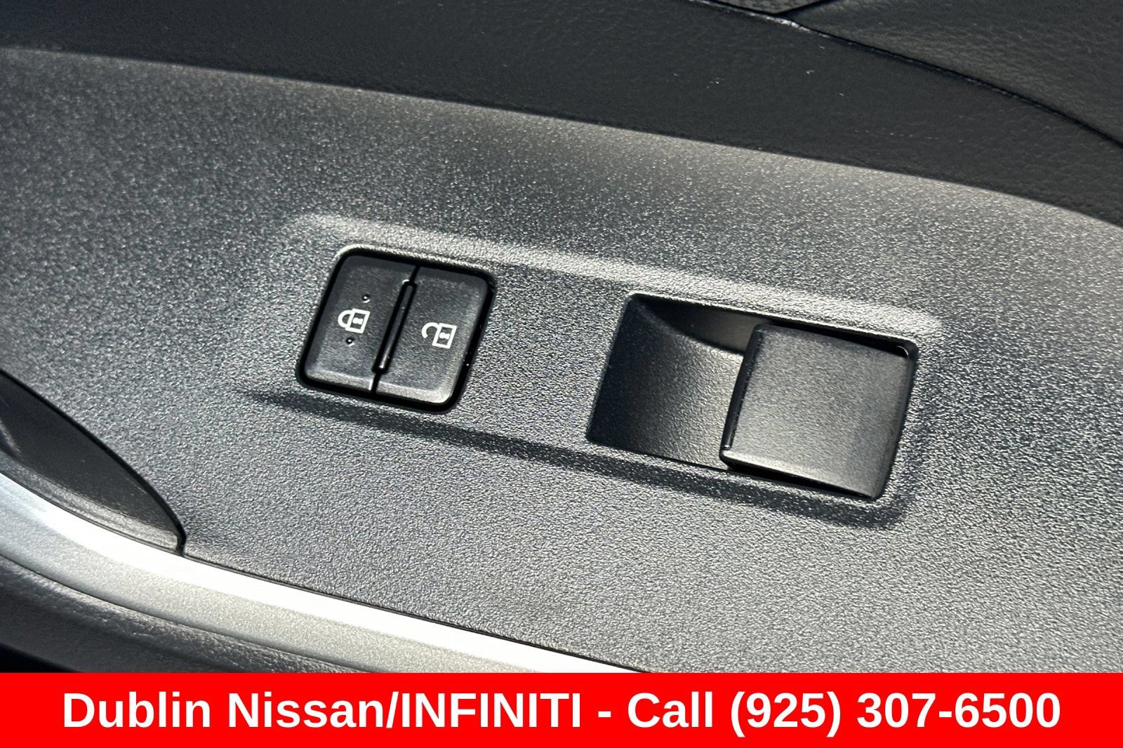 Used 2022 Toyota RAV4 LE AWD/4WD image 23