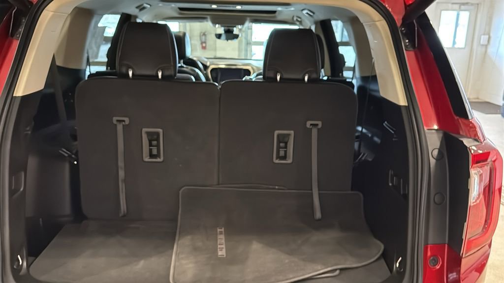 Used 2021 GMC Acadia Denali w/ Denali Ultimate Package AWD/4WD image 18