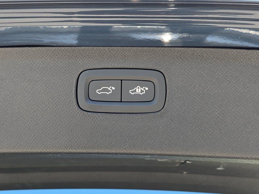 Used 2026 Volvo XC90 B6 Plus w/ Protection Package Premier AWD/4WD image 16