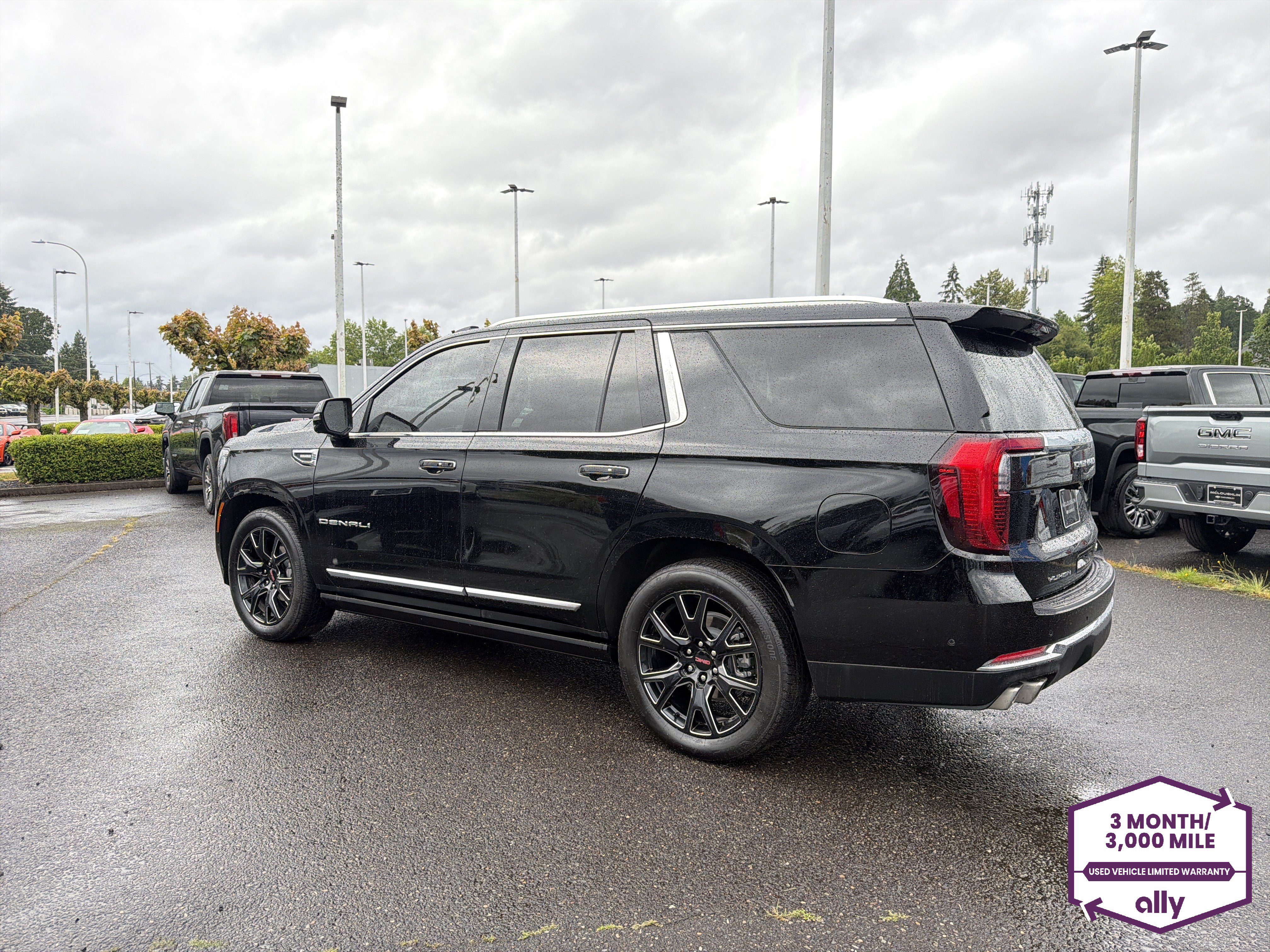 Used 2025 GMC Yukon Denali w/ Denali Reserve Package AWD/4WD image 3