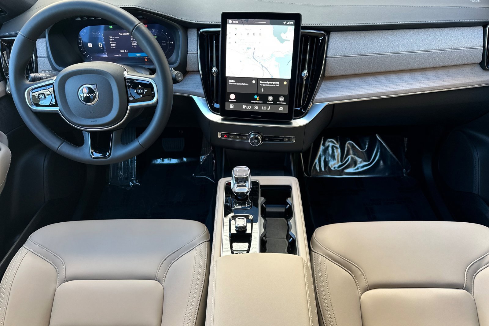 New 2026 Volvo XC90 T8 Plus image 3