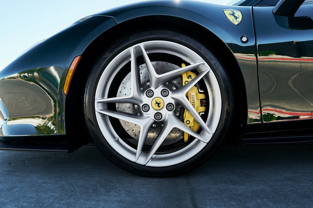 Used 2022 Ferrari F8 Tributo image 3