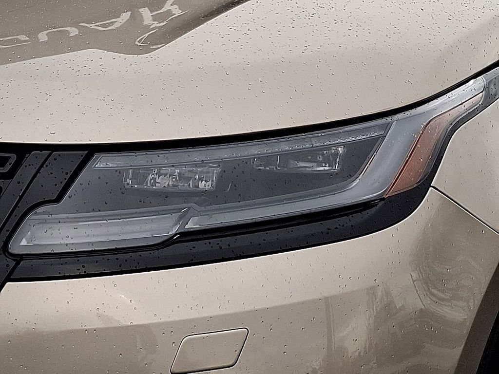 Certified 2026 Land Rover Range Rover Velar Dynamic SE AWD/4WD image 9
