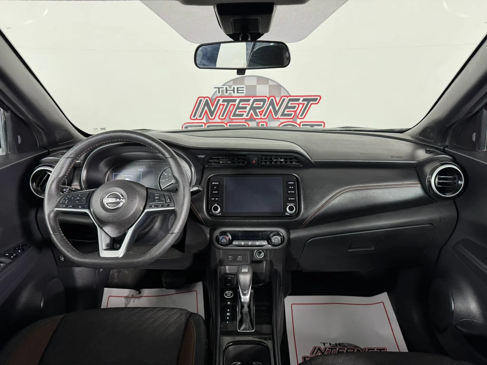Used 2024 Nissan Kicks SR FWD image 11