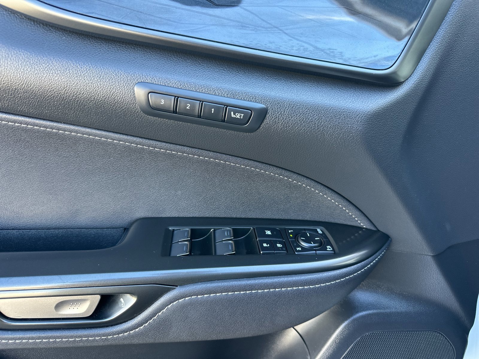 Used 2025 Lexus NX 350h AWD w/ Premium Package image 10